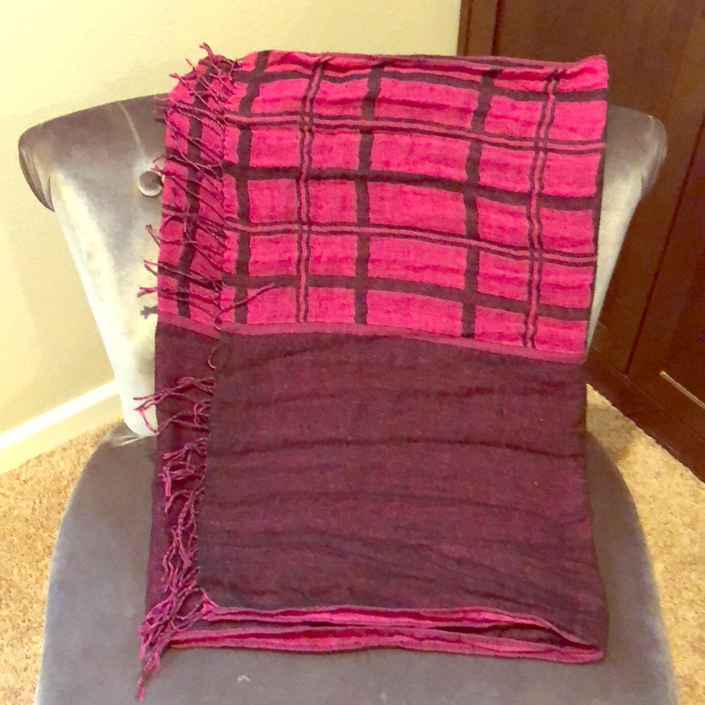 Maroon and black scarf/shawl🧣